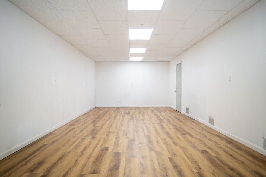 More Photos Of 2563 Main St, Stratford Medical For Lease
