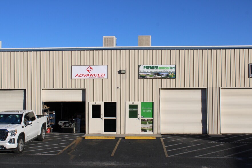 More Photos Of 11237 Pellicano Dr, El Paso Showroom For Lease