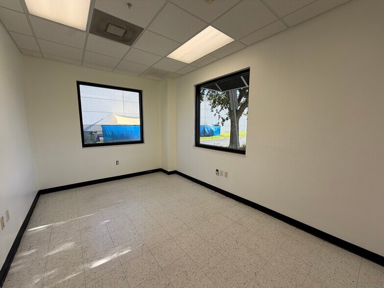 More Photos Of 12180 Metro Pky, Fort Myers Distribution For Sale