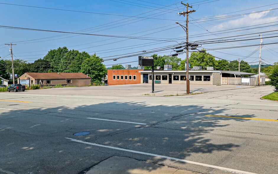 More Photos Of 2615 Freeport Rd, Natrona Heights Bar For Lease