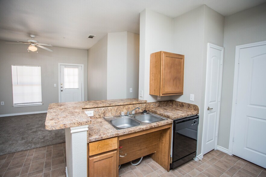 More Photos Of 2627 Oak Dr, Lubbock Apartments For Sale