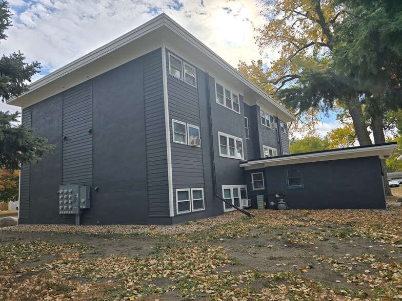 More Photos Of 1351 Iowa Ave SE, Huron Apartments For Sale