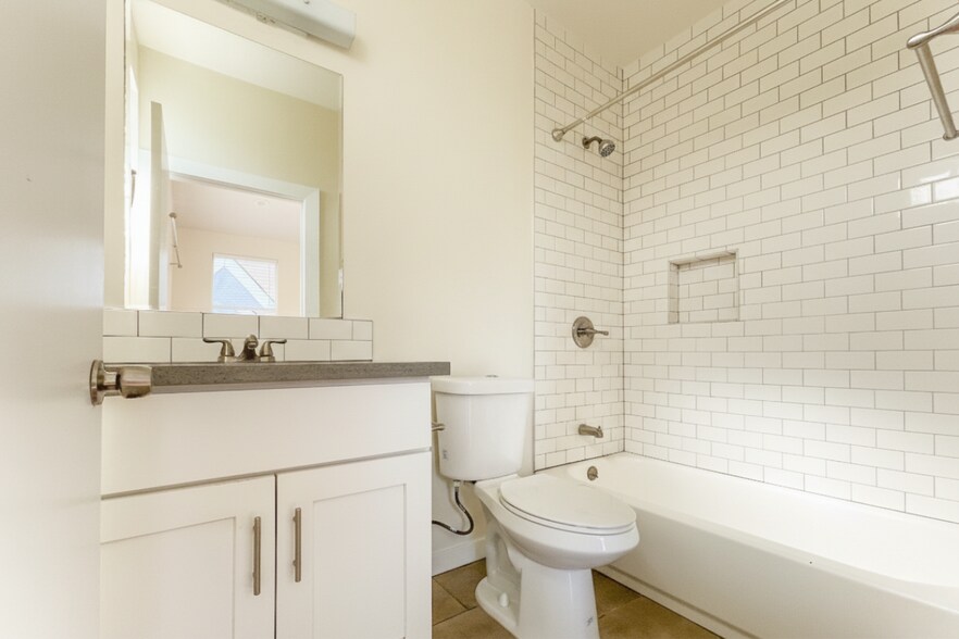 More Photos Of 6178 Aldama St, Los Angeles Apartments For Sale