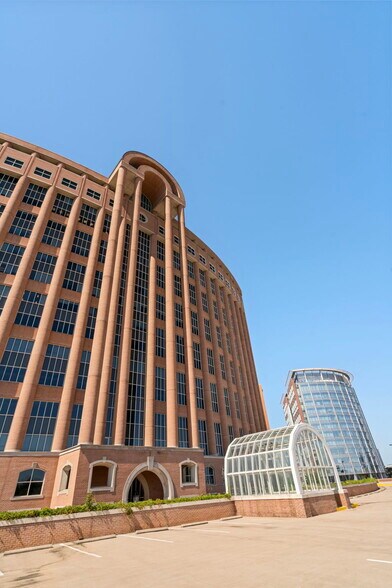 More Photos Of 8000 Towers Crescent Dr, Vienna Office For Lease