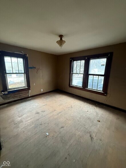 More Photos Of 3823 E 10th St, Indianapolis Freestanding For Sale