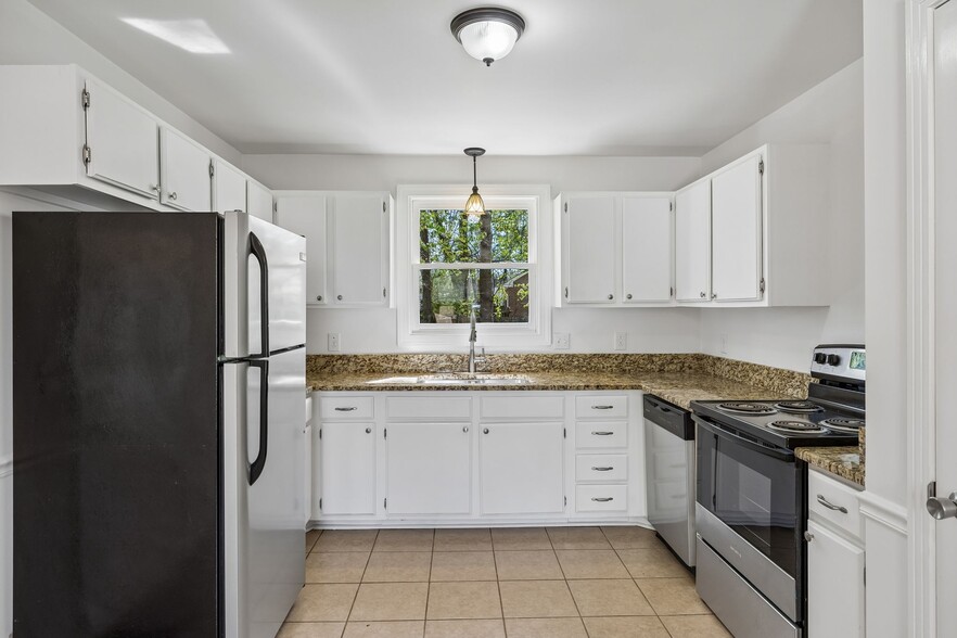More Photos Of 1910 Redbud Ct, Franklin Multifamily For Sale