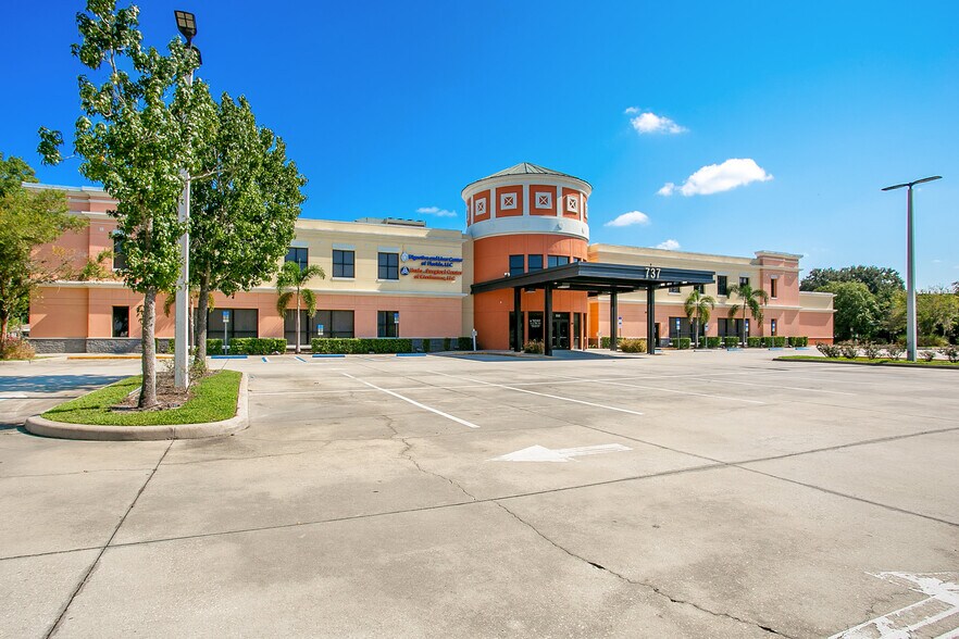 More Photos Of 737 W Oak St, Kissimmee Office For Sale