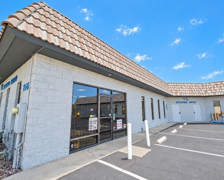 More Photos Of 205 Market Pl, Escondido Warehouse For Sale