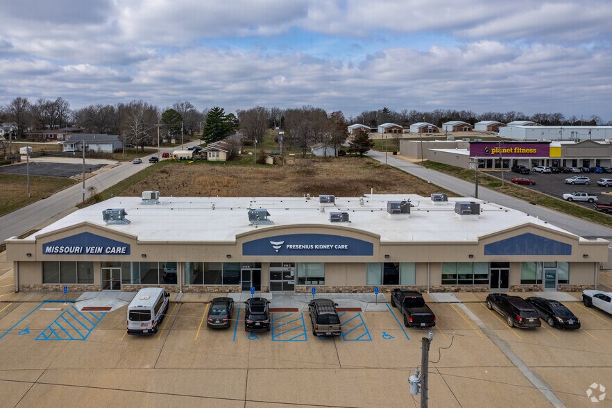 More Photos Of 1070 S Bishop Ave, Rolla Storefront For Lease