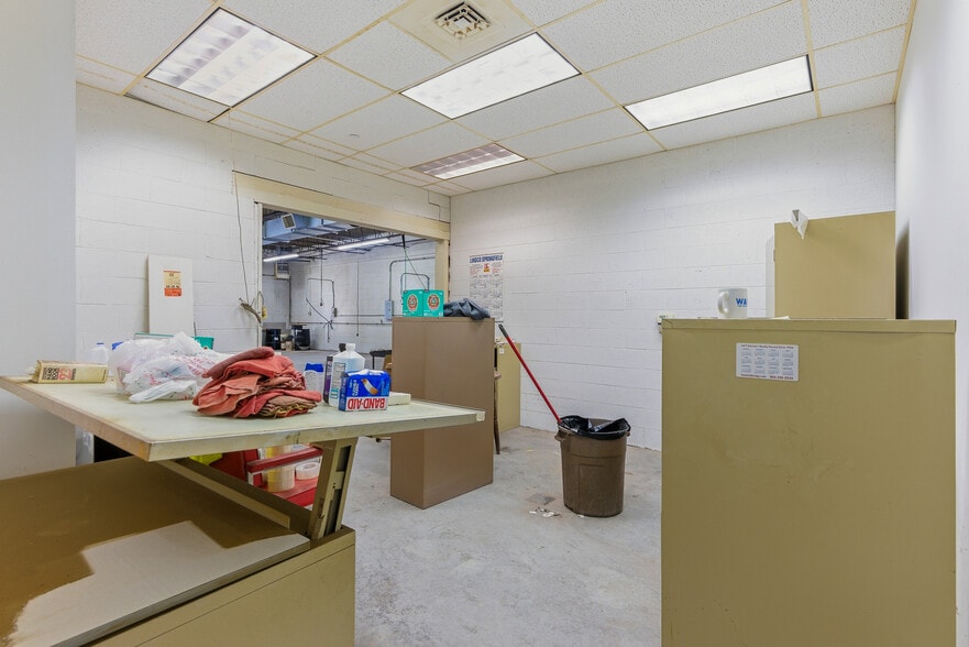 More Photos Of 77 Industrial Park Rd, Vernon Warehouse For Lease