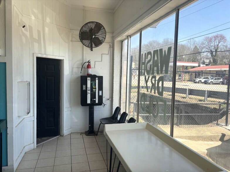 More Photos Of 1110 Green Ave, Greenville Freestanding For Sale
