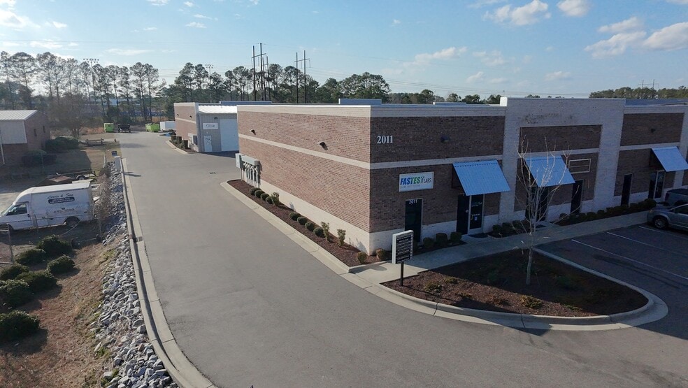More Photos Of 2011 Corporate Dr, Wilmington Showroom For Lease