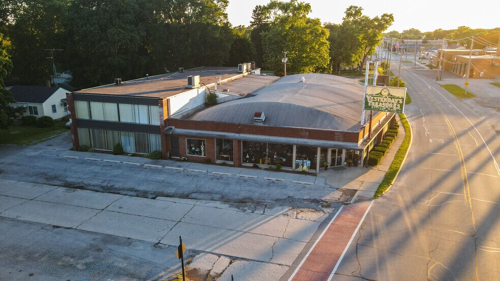 More Photos Of 700 Broadway Ave, Chesterton Freestanding For Sale