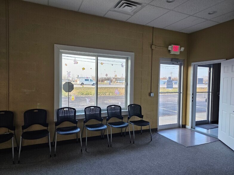 More Photos Of 2101 W State Road 28, Frankfort Freestanding For Lease