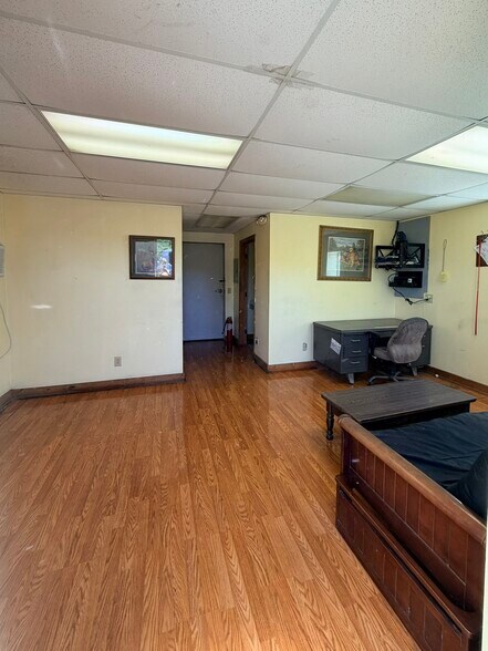 More Photos Of 281 Industrial Blvd, Bishopville Warehouse For Lease