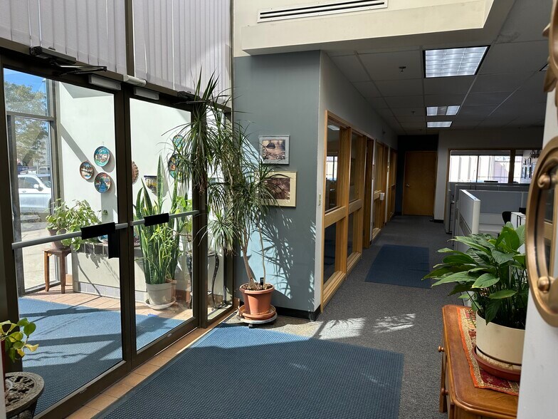 More Photos Of 8022-8042 S Grant Way, Littleton Warehouse For Lease