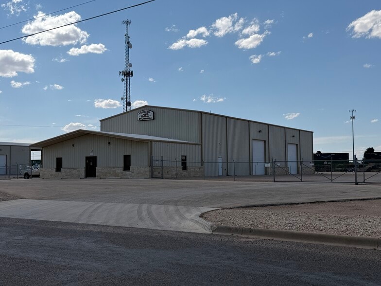 Primary Photo Of 2821 E Pearl St, Odessa Warehouse For Lease