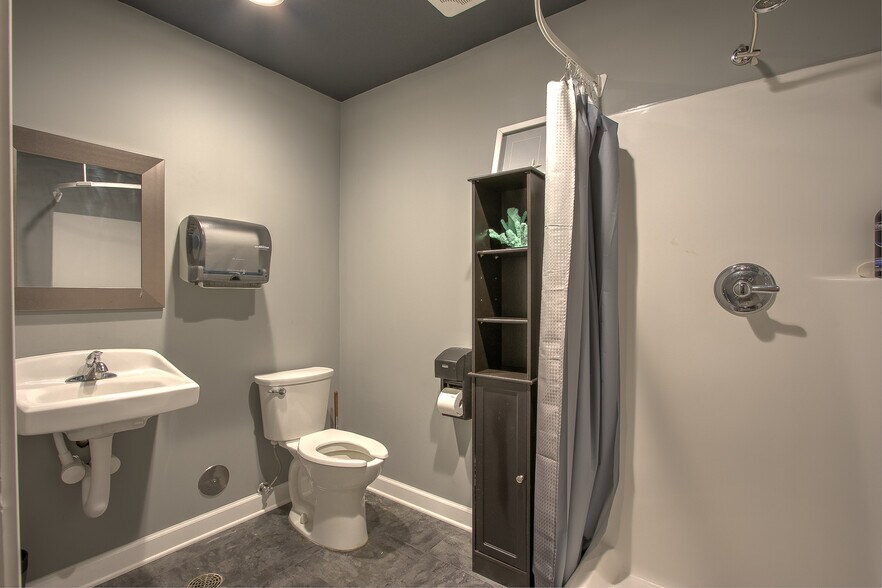 More Photos Of 404-536 Whiskey Rd NW, Isanti Storefront Retail Office For Sale