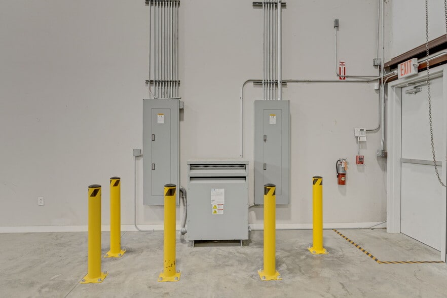 More Photos Of 8110 Parkside Ave, Baytown Warehouse For Sale