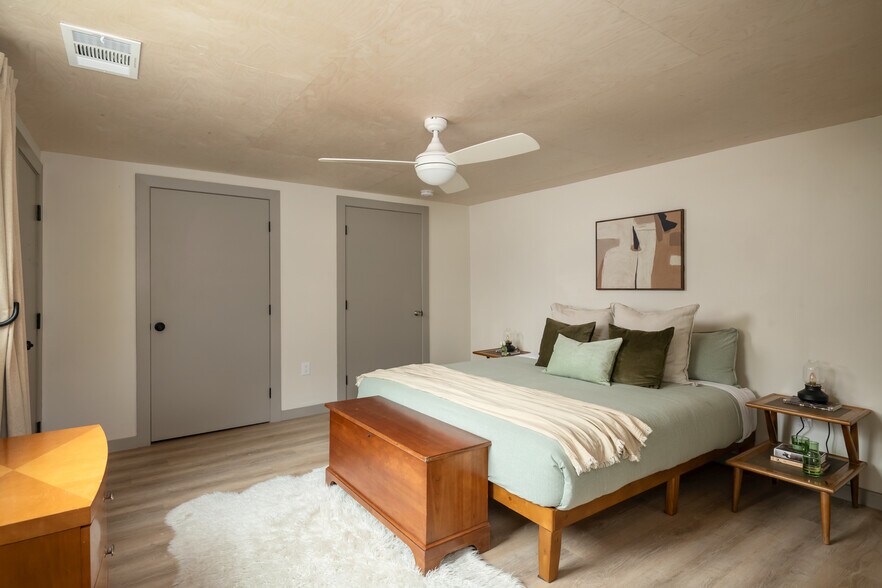 More Photos Of 25807 State Highway 189, Twin Peaks Hotel For Sale