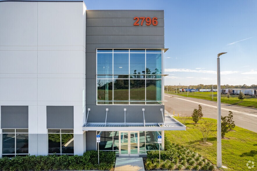 More Photos Of 2796 NW 35th St, Ocala Distribution For Lease