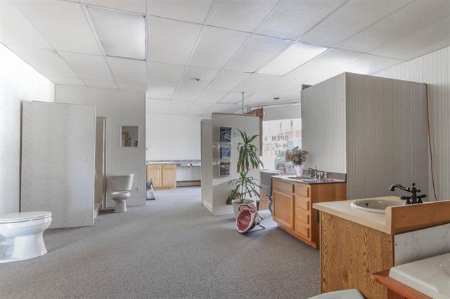 More Photos Of 401-405 S Central Ave, Marshfield Storefront For Sale