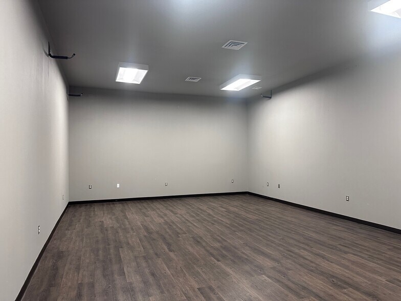 More Photos Of 8218 Pacific Ave, Tacoma Freestanding For Lease