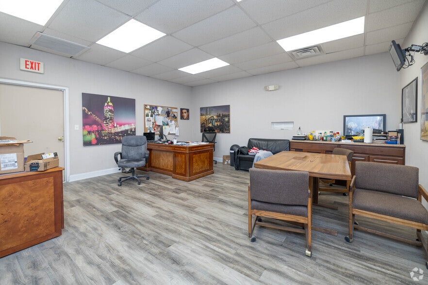 More Photos Of 910 3rd Ave, New Hyde Park Warehouse For Sale