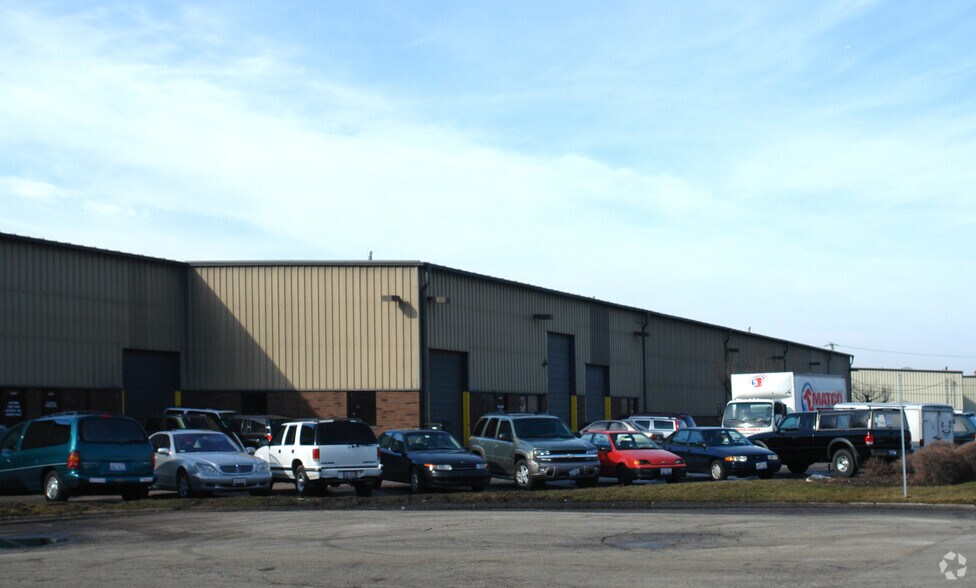 More Photos Of 2075-2105 Johns Ct, Glenview Warehouse For Lease