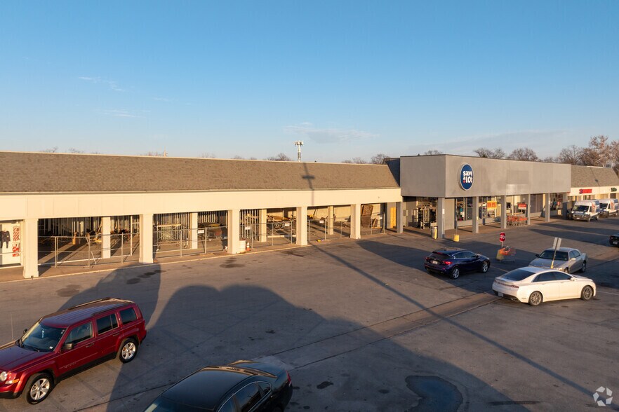 More Photos Of 1-175 N Oaks Plaza, Saint Louis General Retail For Sale