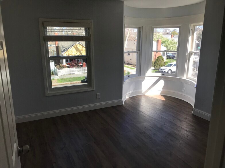 More Photos Of 2620 T St, Sacramento Storefront Retail Residential For Sale