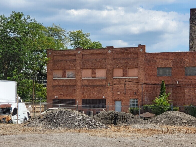 More Photos Of 139 S Summit St, Detroit Warehouse For Sale