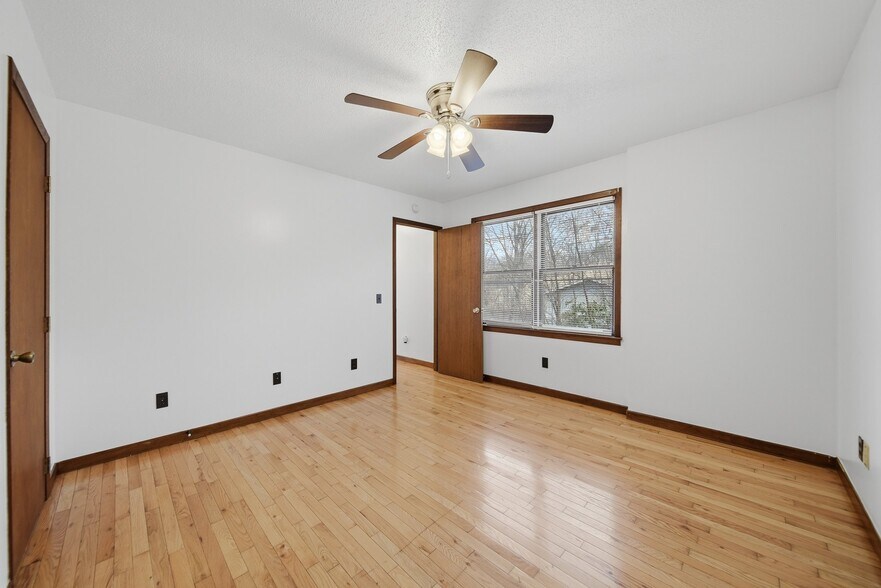 More Photos Of 80 Lindsey Ln, Burnsville Apartments For Sale