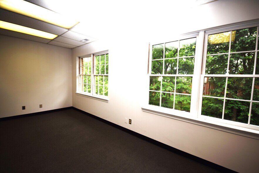 More Photos Of 121-123 Rowell Ct, Falls Church Office For Lease