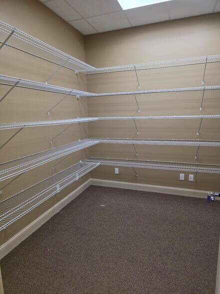 More Photos Of 2505-2511 Seven Springs Blvd, New Port Richey Office For Sale