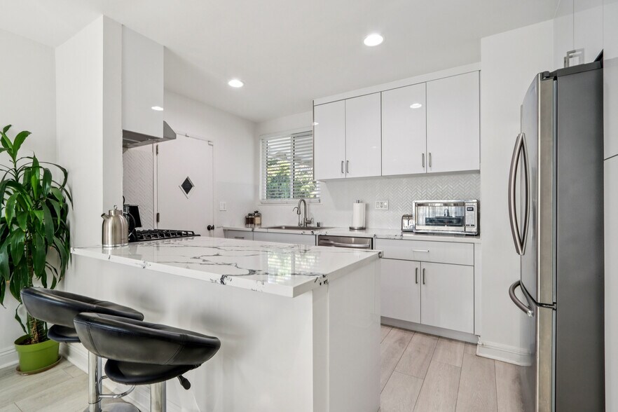 More Photos Of 16428 Halsted St, North Hills Multifamily For Sale