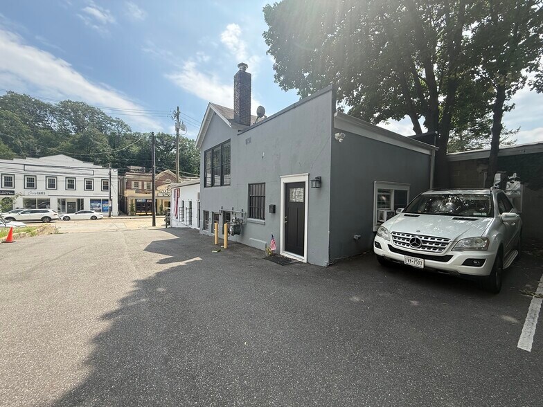 More Photos Of 251 Main St, Northport Storefront For Sale