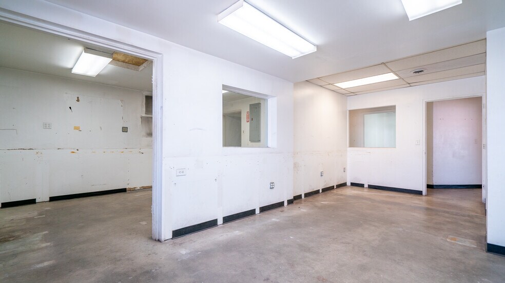 More Photos Of 1400 NE 131st St, North Miami Warehouse For Lease