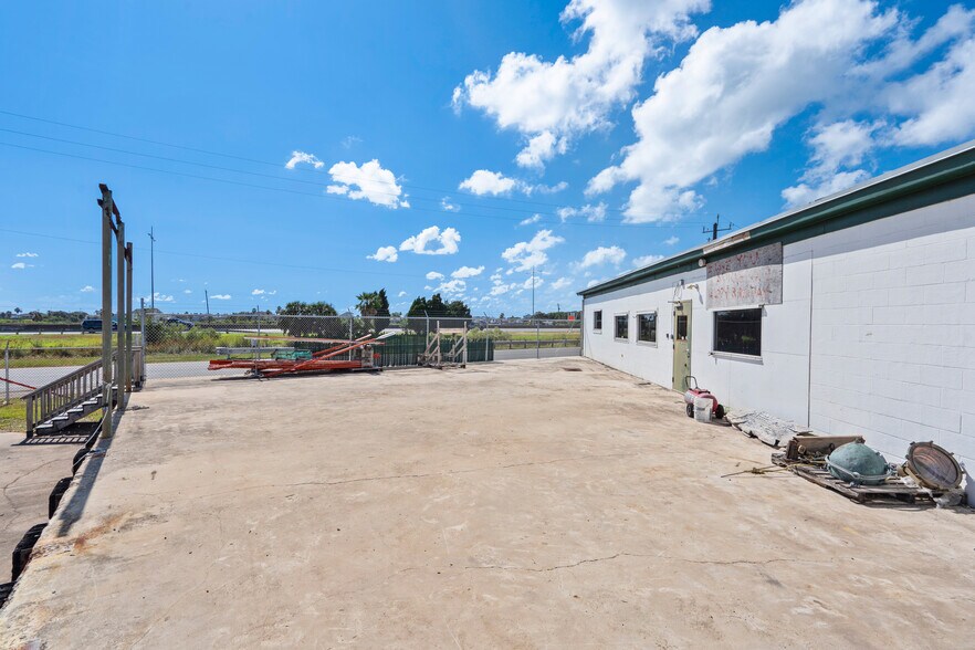 More Photos Of 8602 Broadway St, Galveston Warehouse For Sale