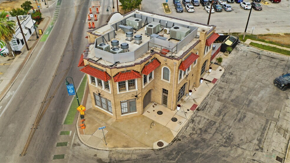 More Photos Of 604 S Alamo St, San Antonio Freestanding For Lease