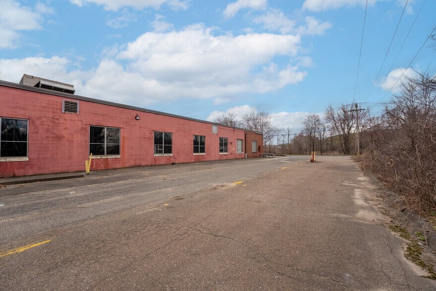More Photos Of 755 New Ludlow Rd, South Hadley Warehouse For Sale