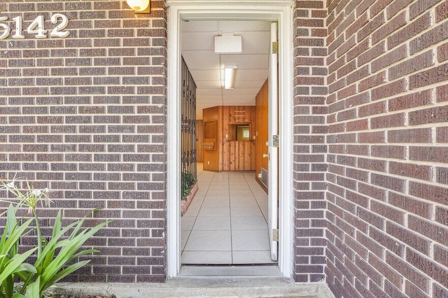 More Photos Of 5142 Augusta Rd, Savannah Office For Sale