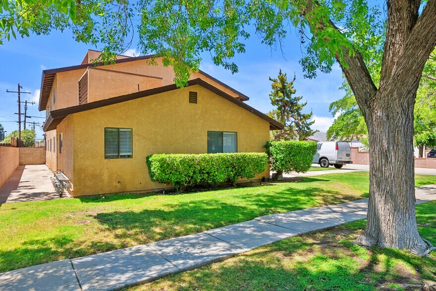 More Photos Of 44751 N Fern Ave, Lancaster Apartments For Sale