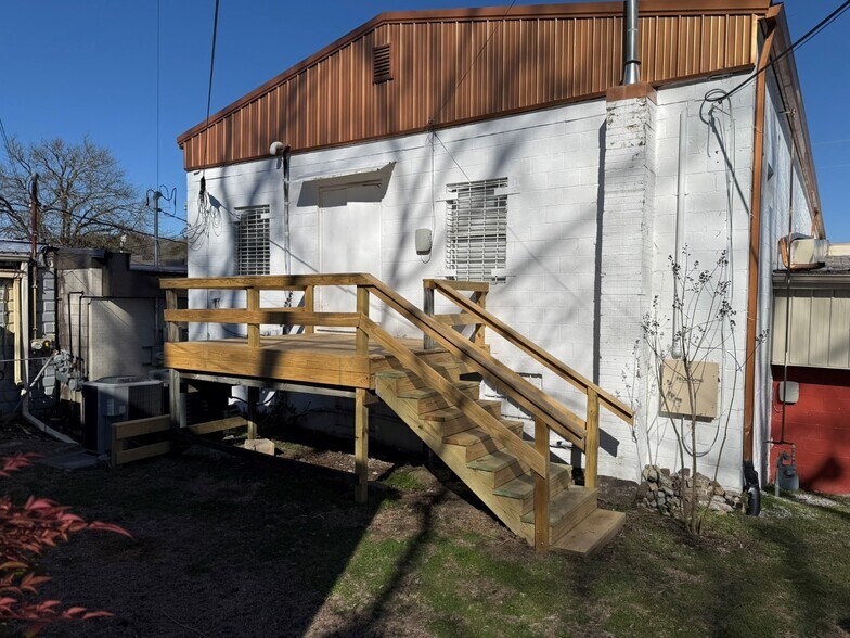 More Photos Of 221 W Main St, Woodbury General Retail For Sale