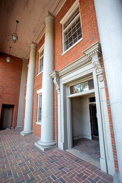 More Photos Of 303 E Broad St, Eufaula Office For Sale