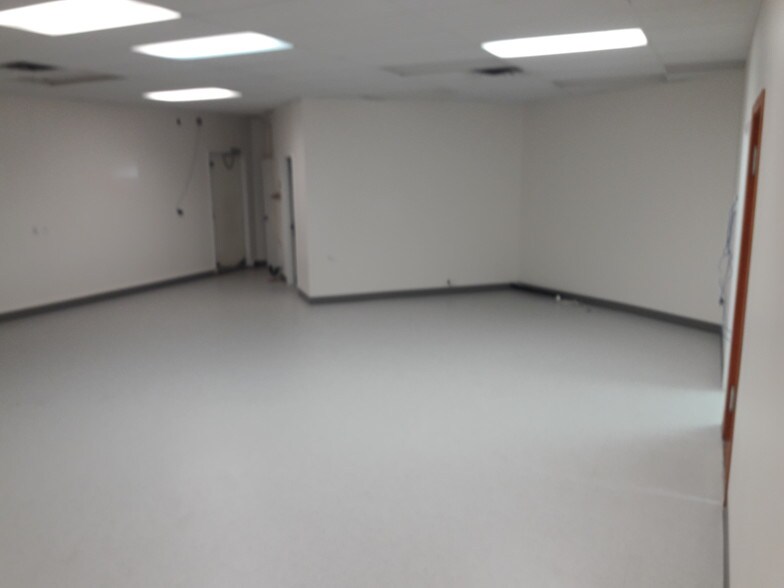More Photos Of 6201 50th St, Leduc General Retail For Sale