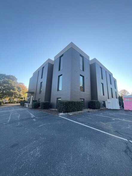 More Photos Of 1306 S Church St, Greenville Office For Lease