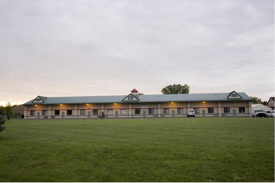 Primary Photo Of 10971-10999 Hi Tech Dr, Whitmore Lake Warehouse For Lease