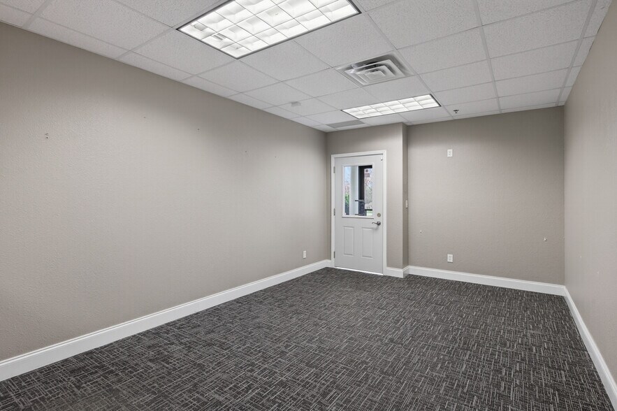 More Photos Of 1063-1123 Weir Dr, Woodbury Medical For Sale