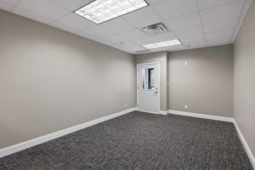 More Photos Of 1063-1123 Weir Dr, Woodbury Medical For Sale